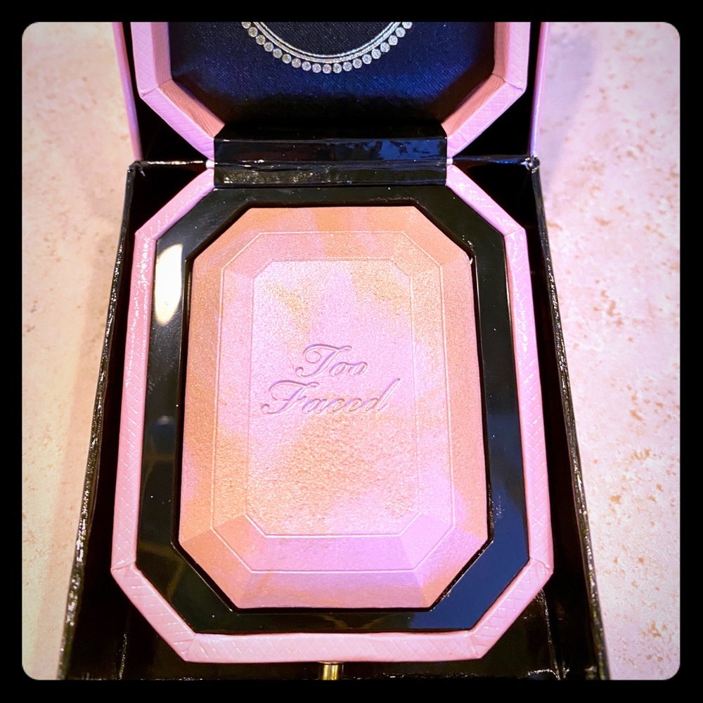 Brand new Too Faced Diamond Fire Highlighter 💥